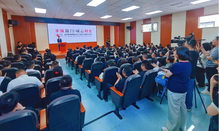 幸福敲门送光明 暖心义诊到家门｜济南爱尔眼科志愿服务队助力公益义诊活动