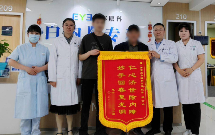 获赠锦旗映初心，光明守护暖人心——济南爱尔眼科白内障专科再获患者点赞